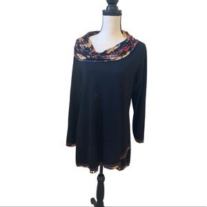 Nave y and Floral Accent Tunic